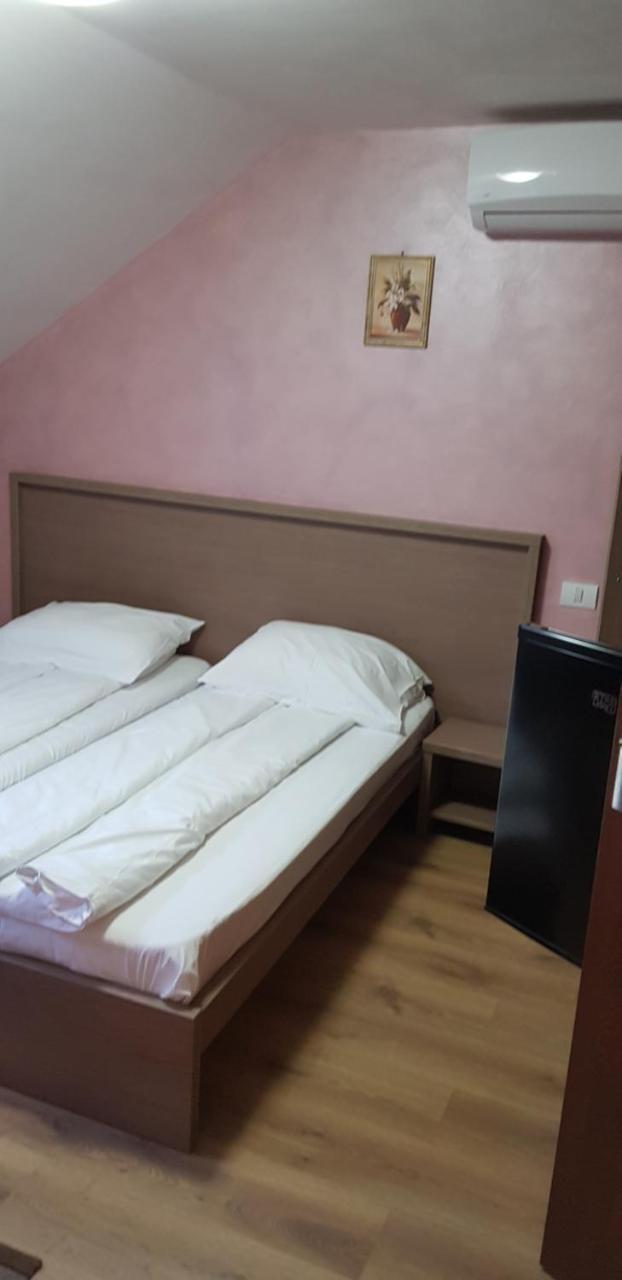 Efm Motel Брезой Екстер'єр фото